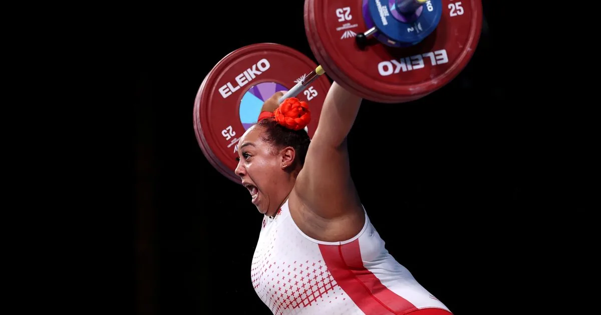 England's Campbell retains Commonwealth weightlifting title