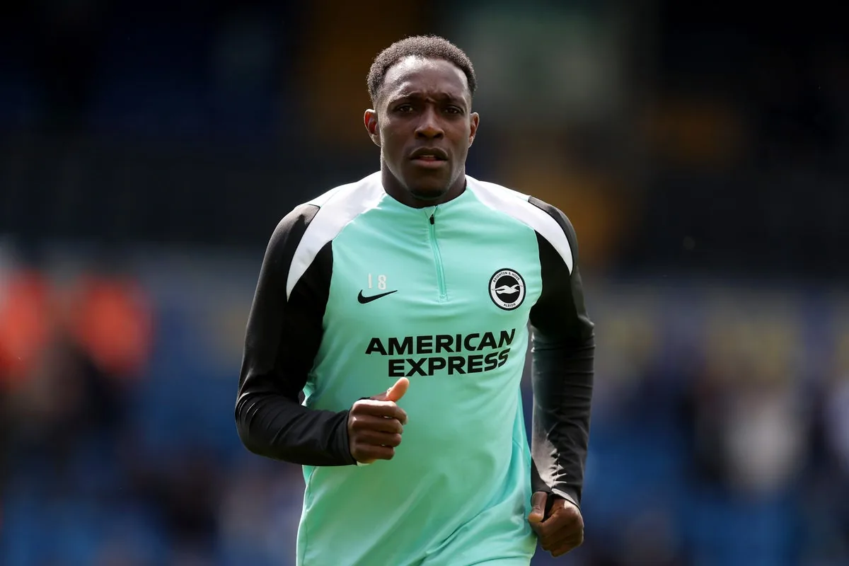 Danny Welbeck transfer news: Chelsea hold positives talks with Brighton over signing of striker