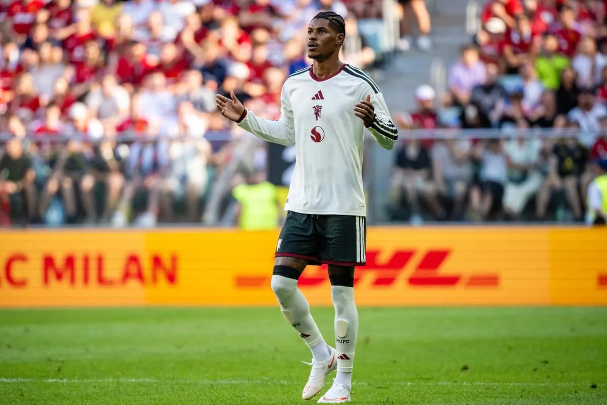 Marcus Rashford fires message to Gary Neville as Man Utd star takes sides with Jamie Carragher - mirror.co.uk