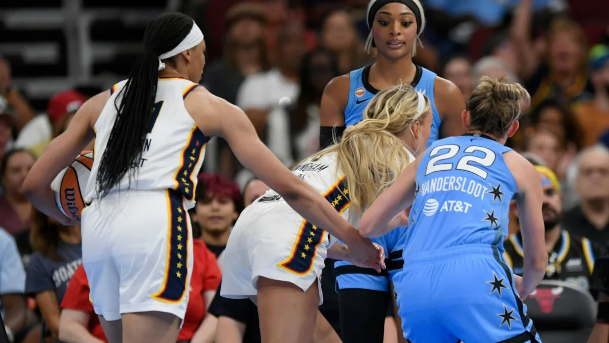 Chicago's DiJonai Carrington ejected for hard foul on Sophie Cunningham